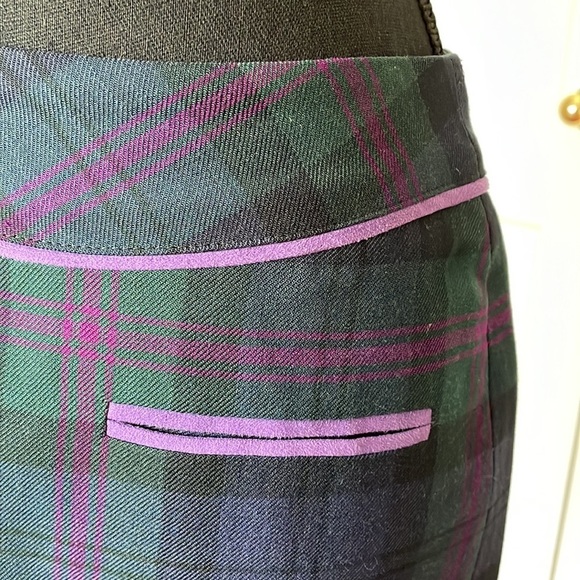 J. McLaughlin Scottish Plaid Fully Lined Mini Skirt with back vent. Size 2 - Picture 2 of 10
